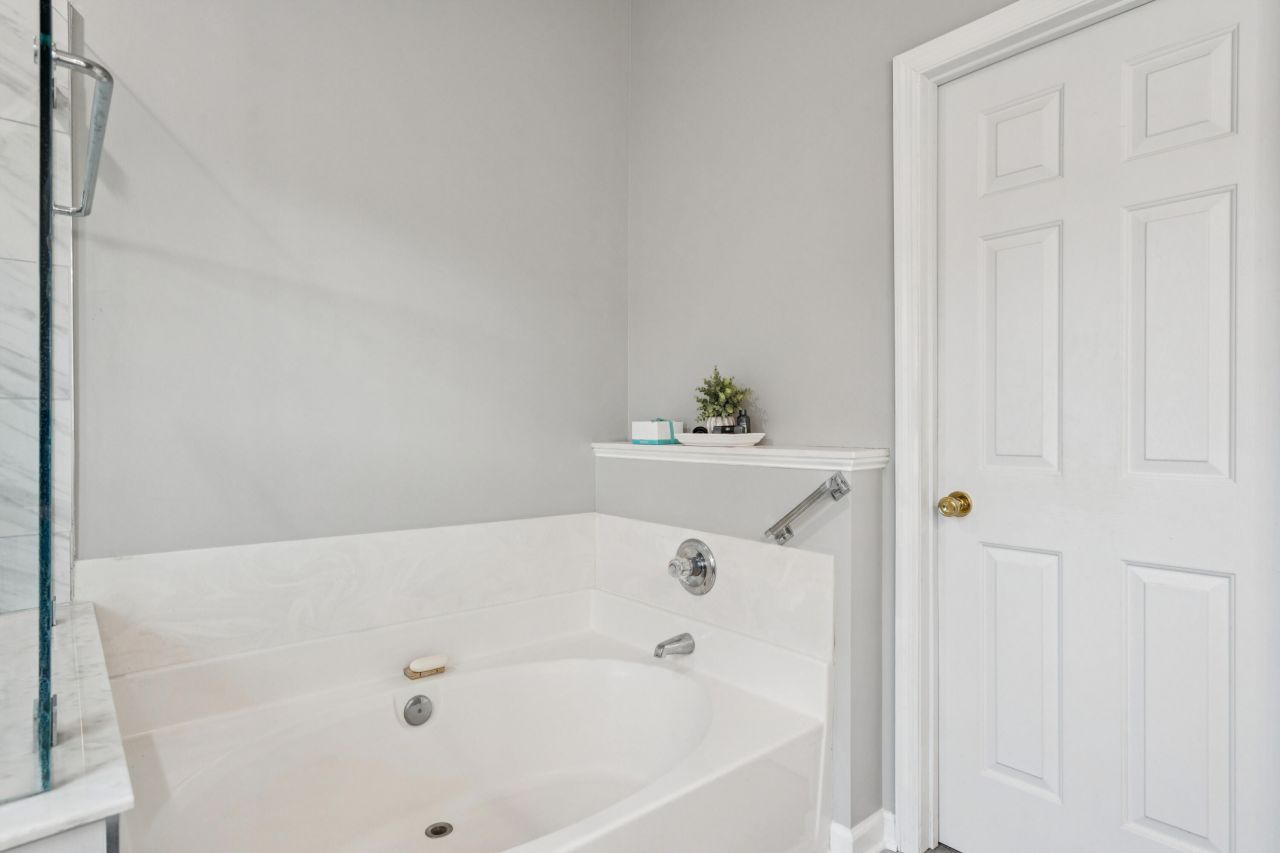 110 Revolution Drive Photo 17