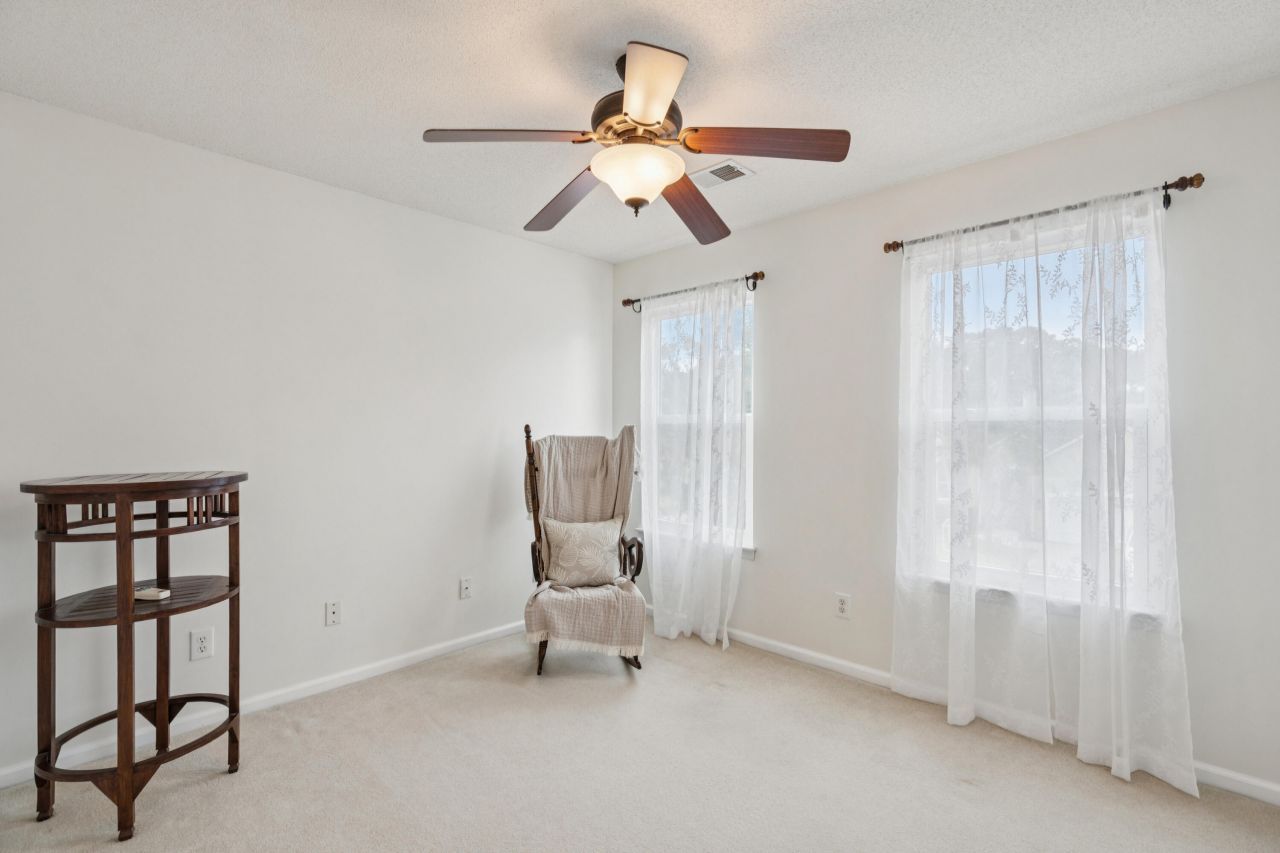 110 Revolution Drive Photo 18