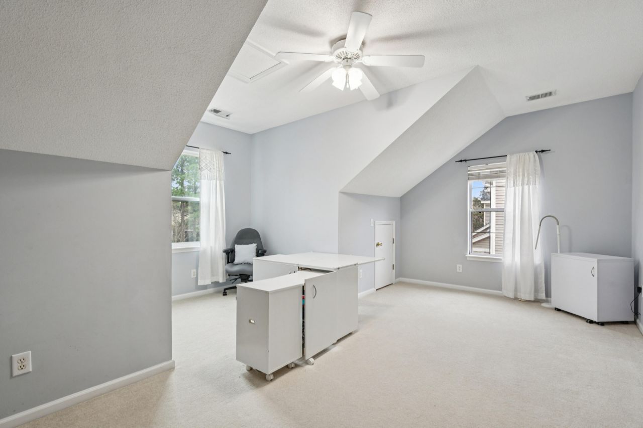 110 Revolution Drive Photo 20