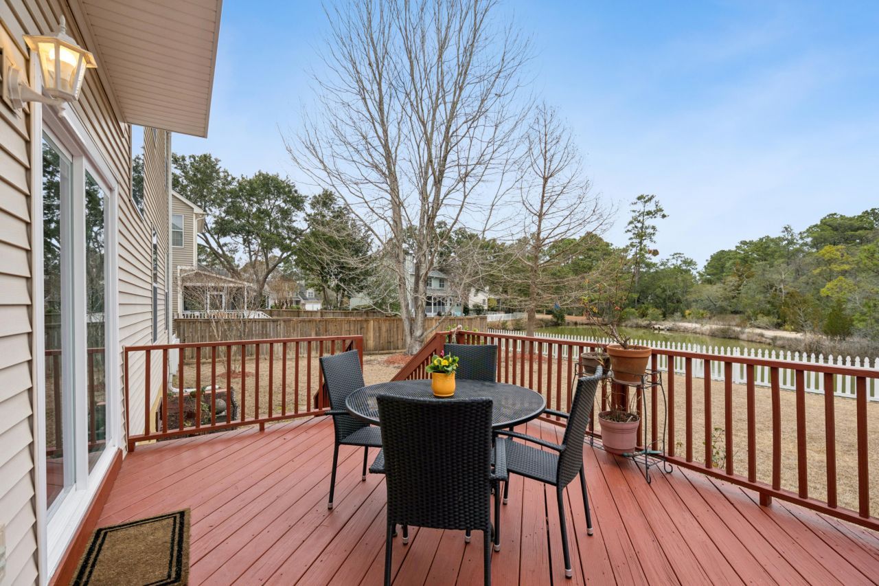 110 Revolution Drive Photo 22