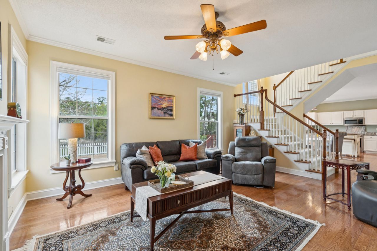 110 Revolution Drive Photo 4