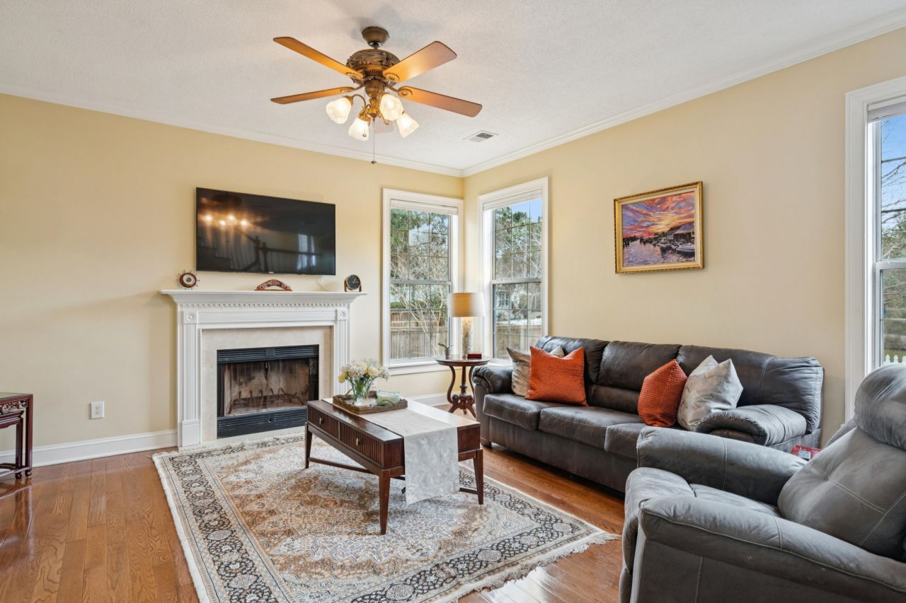 110 Revolution Drive Photo 5