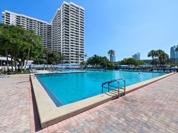 2500 Parkview Drive, Unit 615, Hallandale Beach, FL 33009