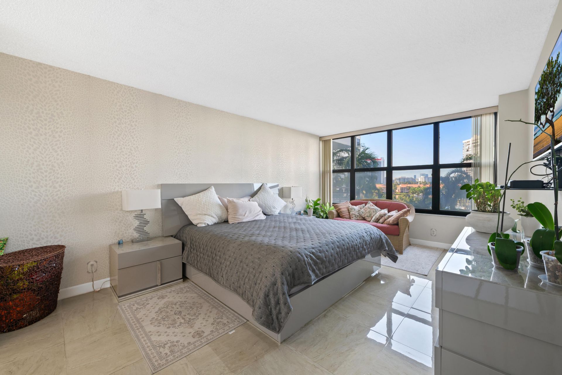 2500 Parkview Drive, Unit 615, Hallandale Beach, FL 33009 Photo