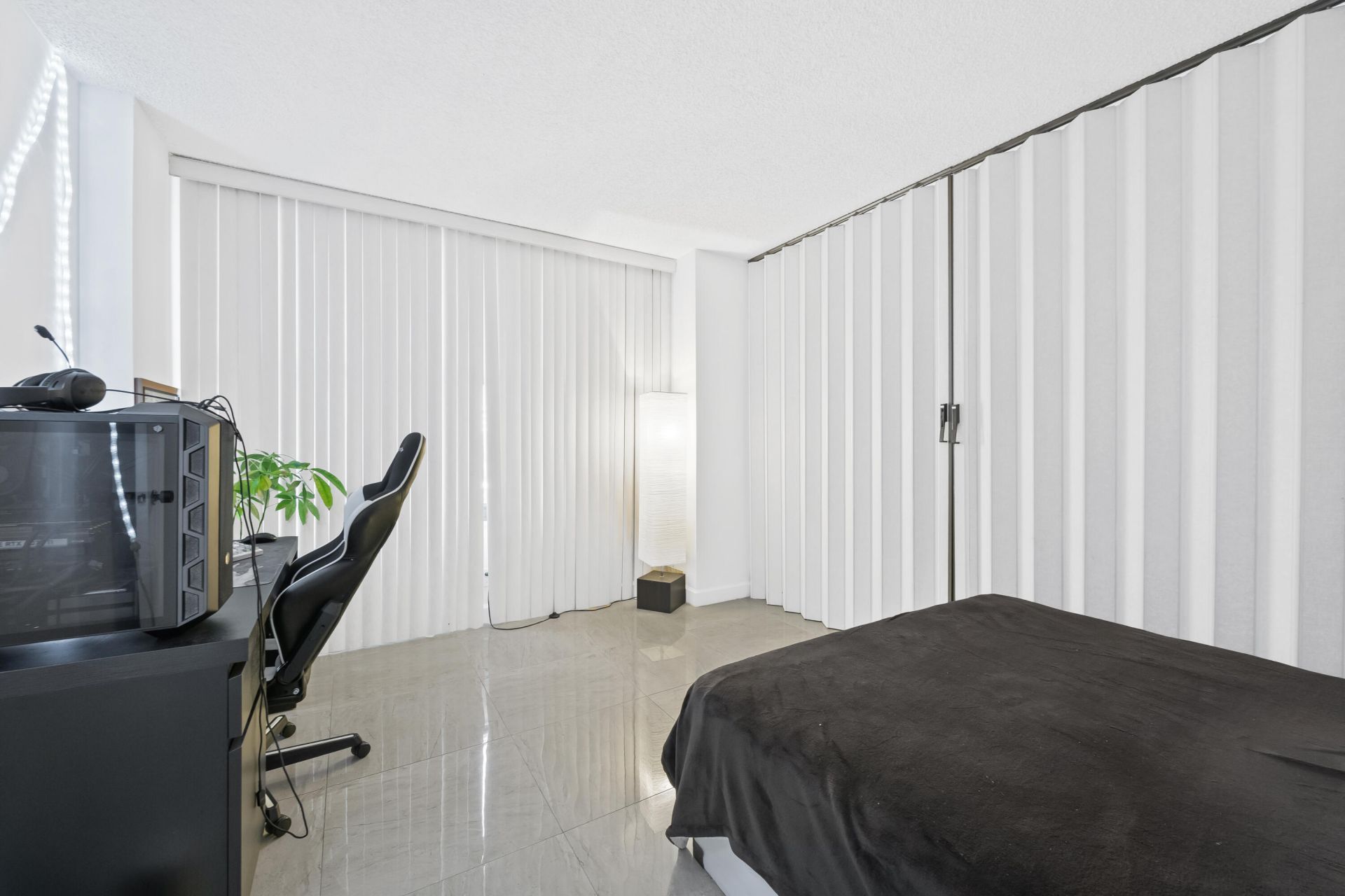 2500 Parkview Drive, Unit 615, Hallandale Beach, FL 33009 Photo