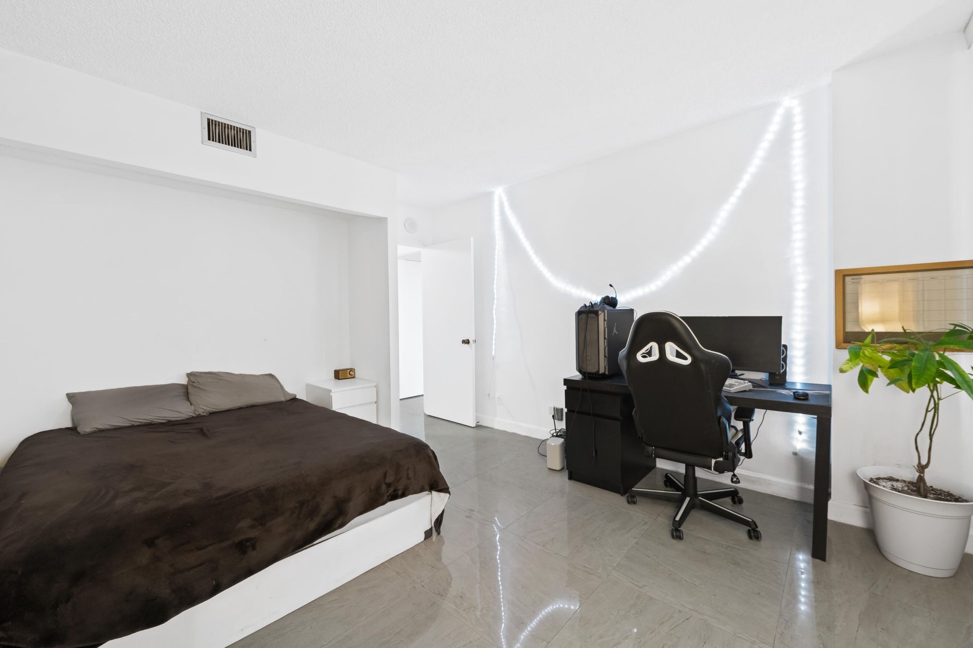 2500 Parkview Drive, Unit 615, Hallandale Beach, FL 33009 Photo