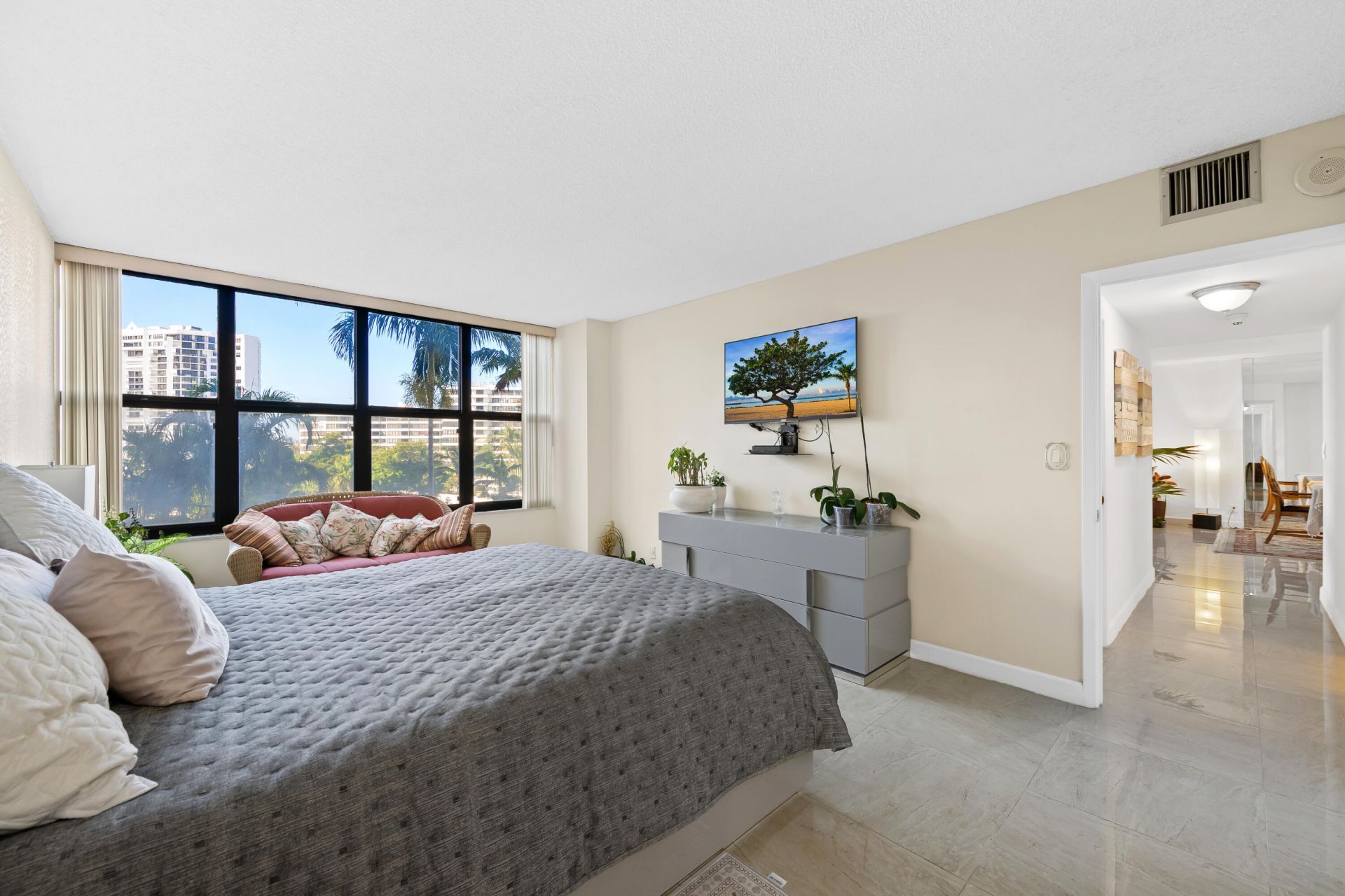 2500 Parkview Drive, Unit 615, Hallandale Beach, FL 33009 Photo