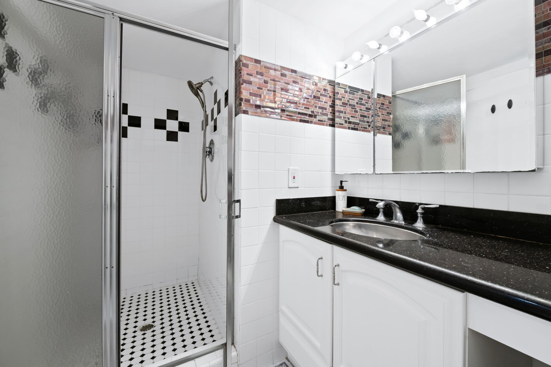 2500 Parkview Drive, Unit 615, Hallandale Beach, FL 33009 Photo