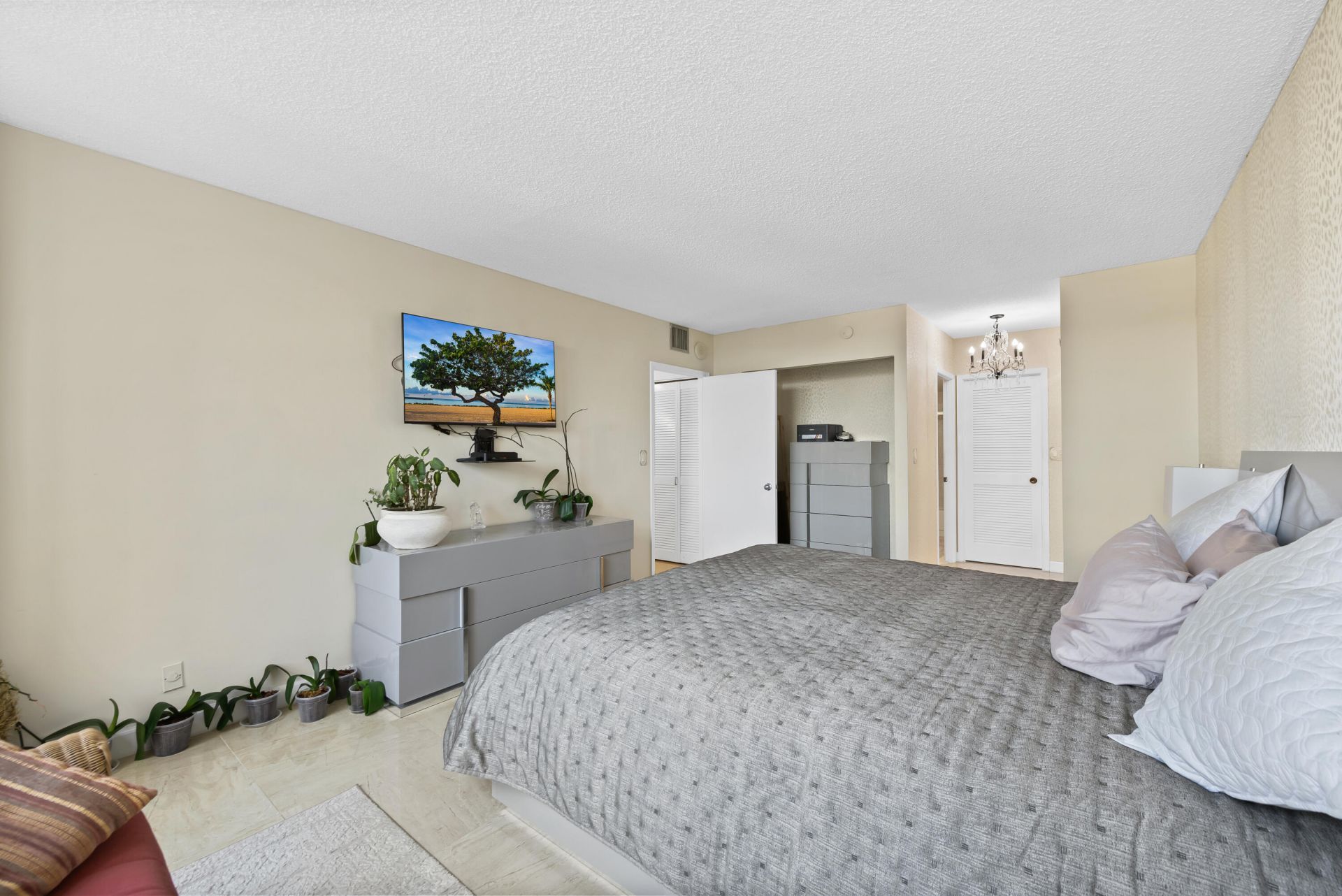 2500 Parkview Drive, Unit 615, Hallandale Beach, FL 33009 Photo