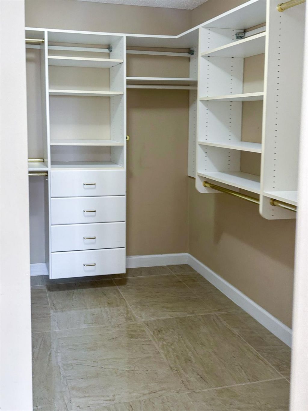 2500 Parkview Dr, Unit 615, Hallandale Beach, FL 33009 Photo