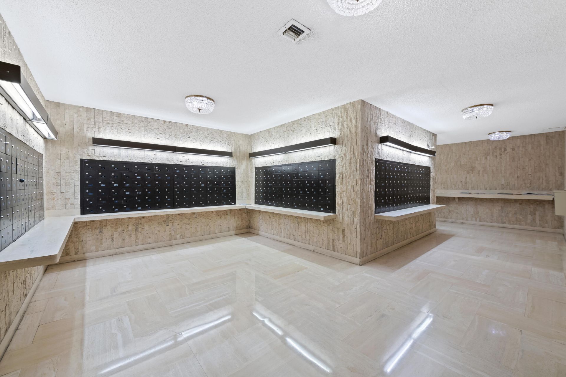 2500 Parkview Drive, Unit 615, Hallandale Beach, FL 33009 Photo