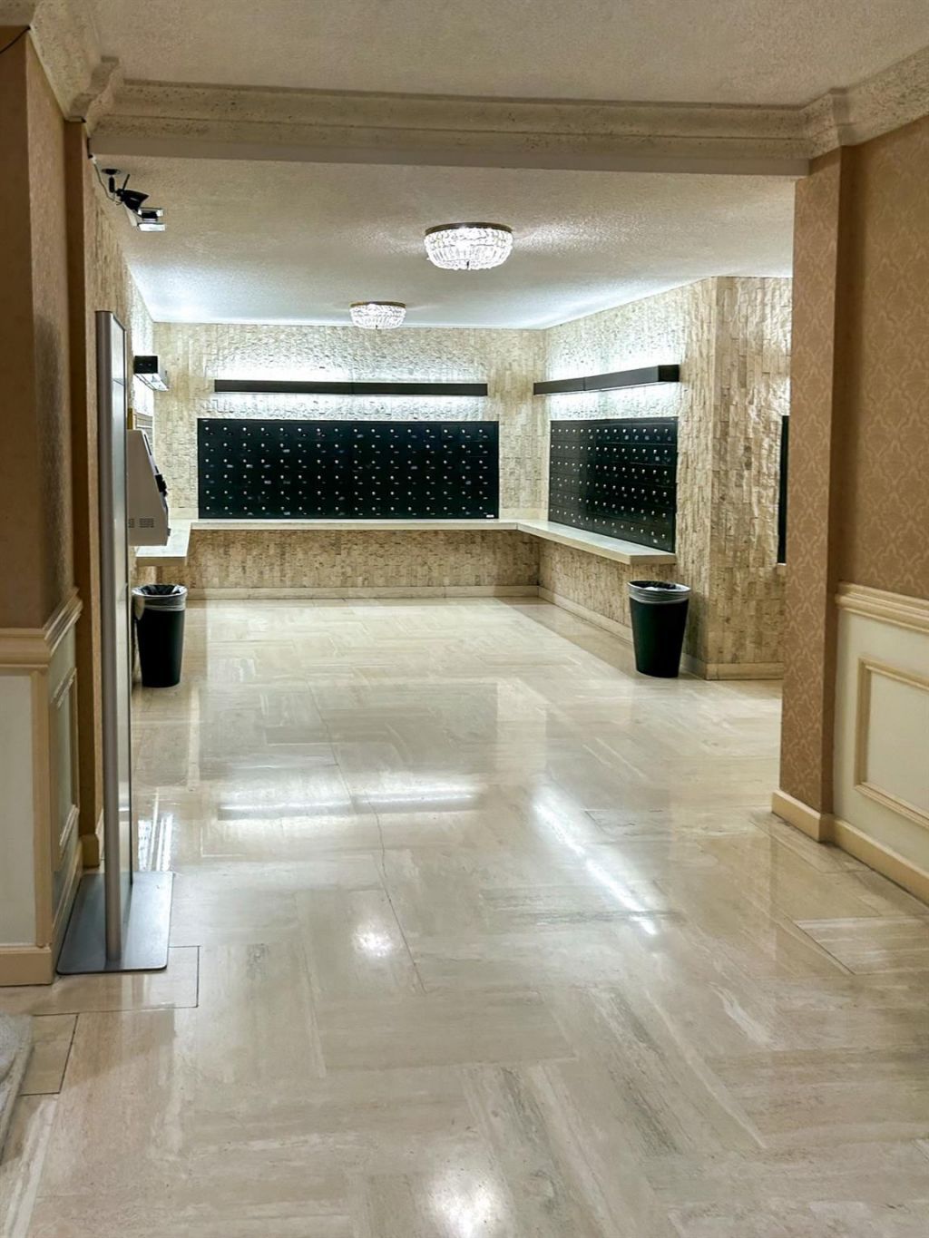 2500 Parkview Dr, Unit 615, Hallandale Beach, FL 33009 Photo