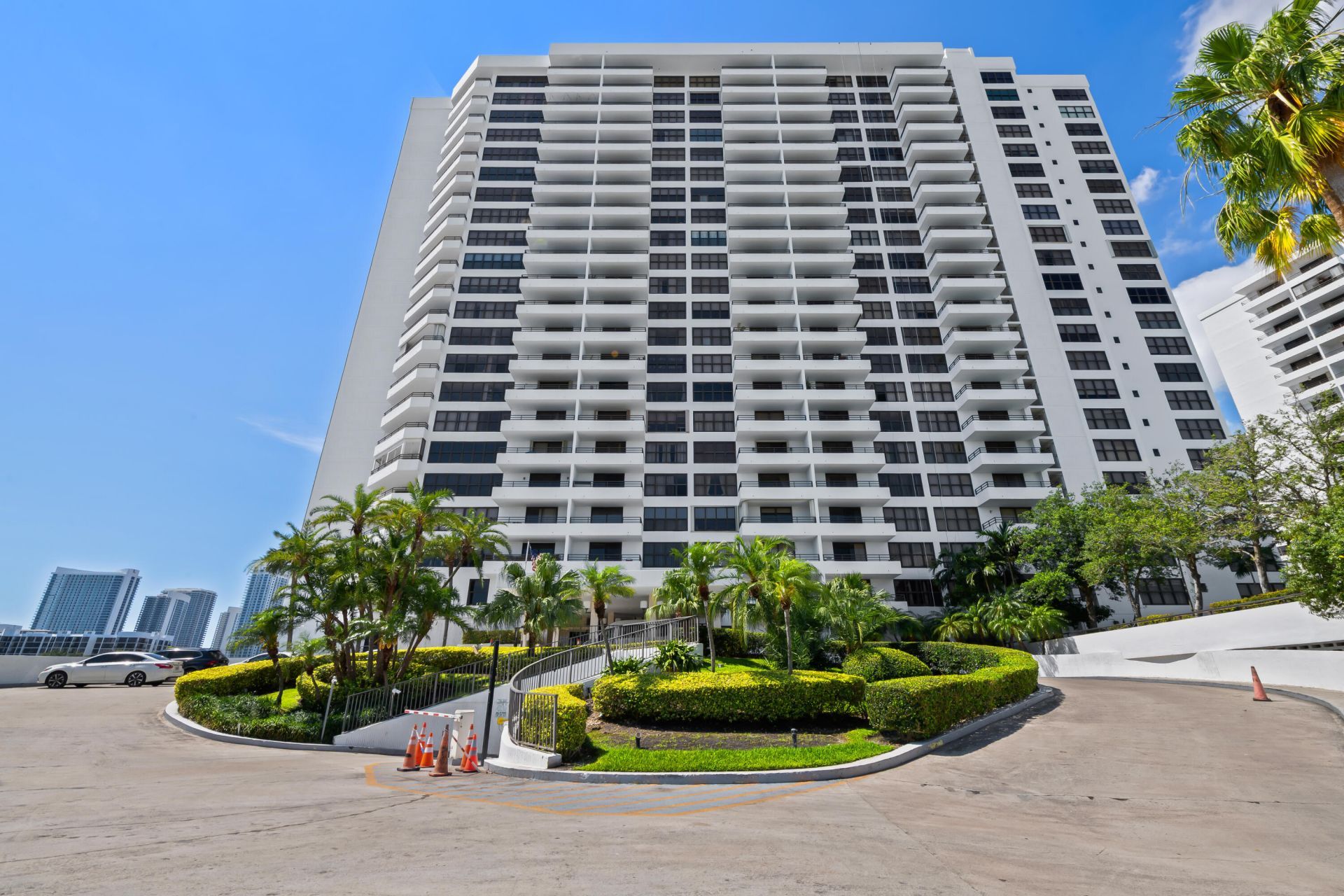 2500 Parkview Drive, Unit 615, Hallandale Beach, FL 33009 Photo