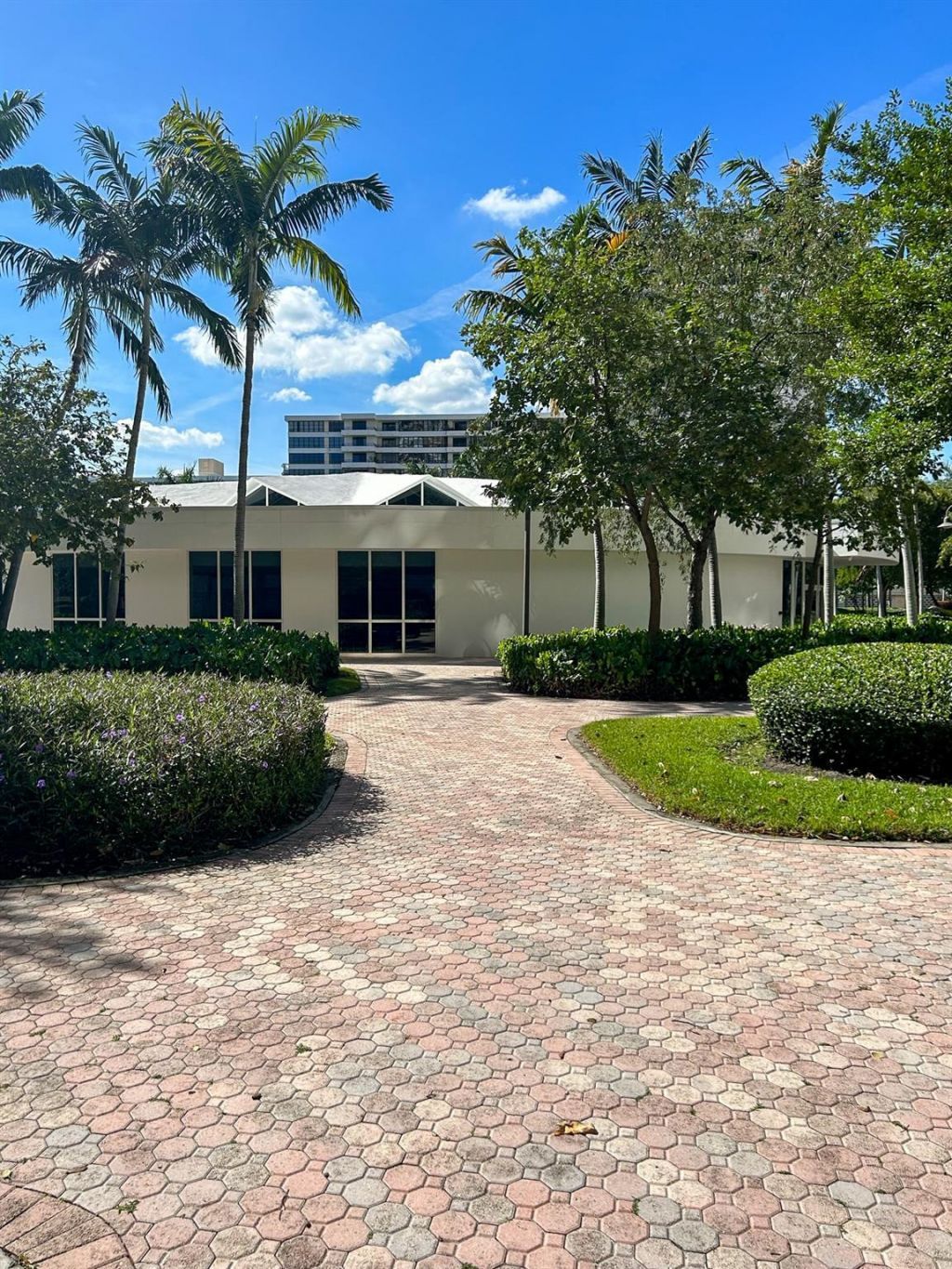 2500 Parkview Dr, Unit 615, Hallandale Beach, FL 33009 Photo