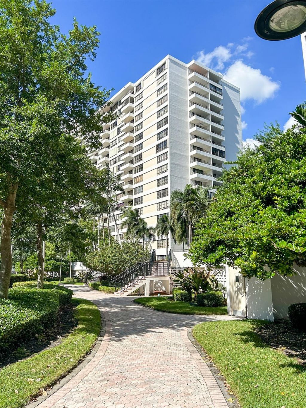 2500 Parkview Dr, Unit 615, Hallandale Beach, FL 33009 Photo