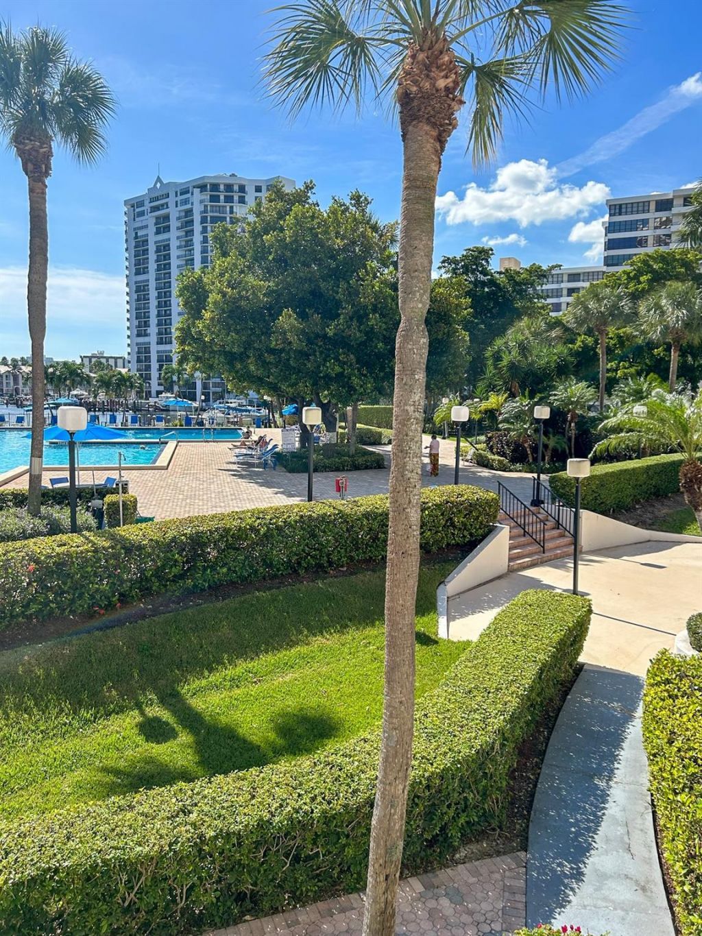 2500 Parkview Dr, Unit 615, Hallandale Beach, FL 33009 Photo