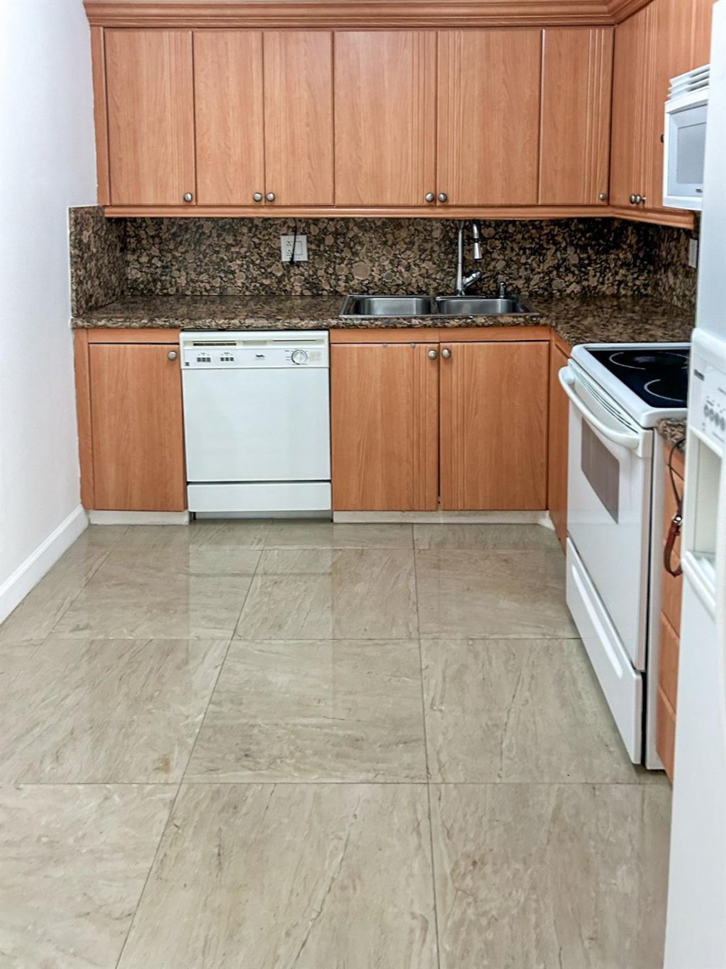 2500 Parkview Dr, Unit 615, Hallandale Beach, FL 33009 Photo