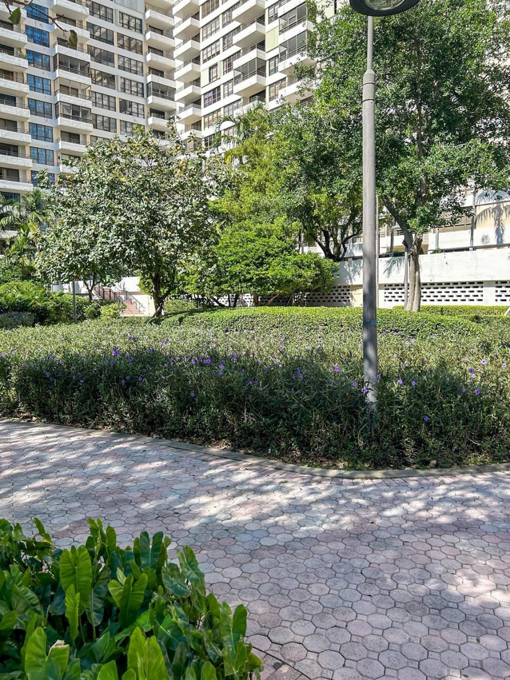 2500 Parkview Dr, Unit 615, Hallandale Beach, FL 33009 Photo