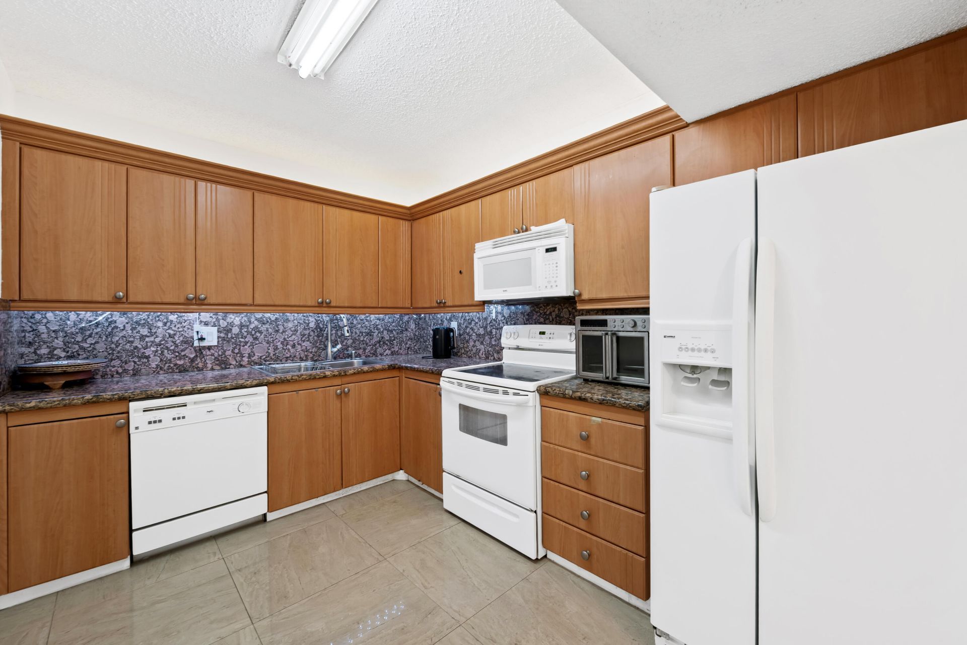 2500 Parkview Drive, Unit 615, Hallandale Beach, FL 33009 Photo