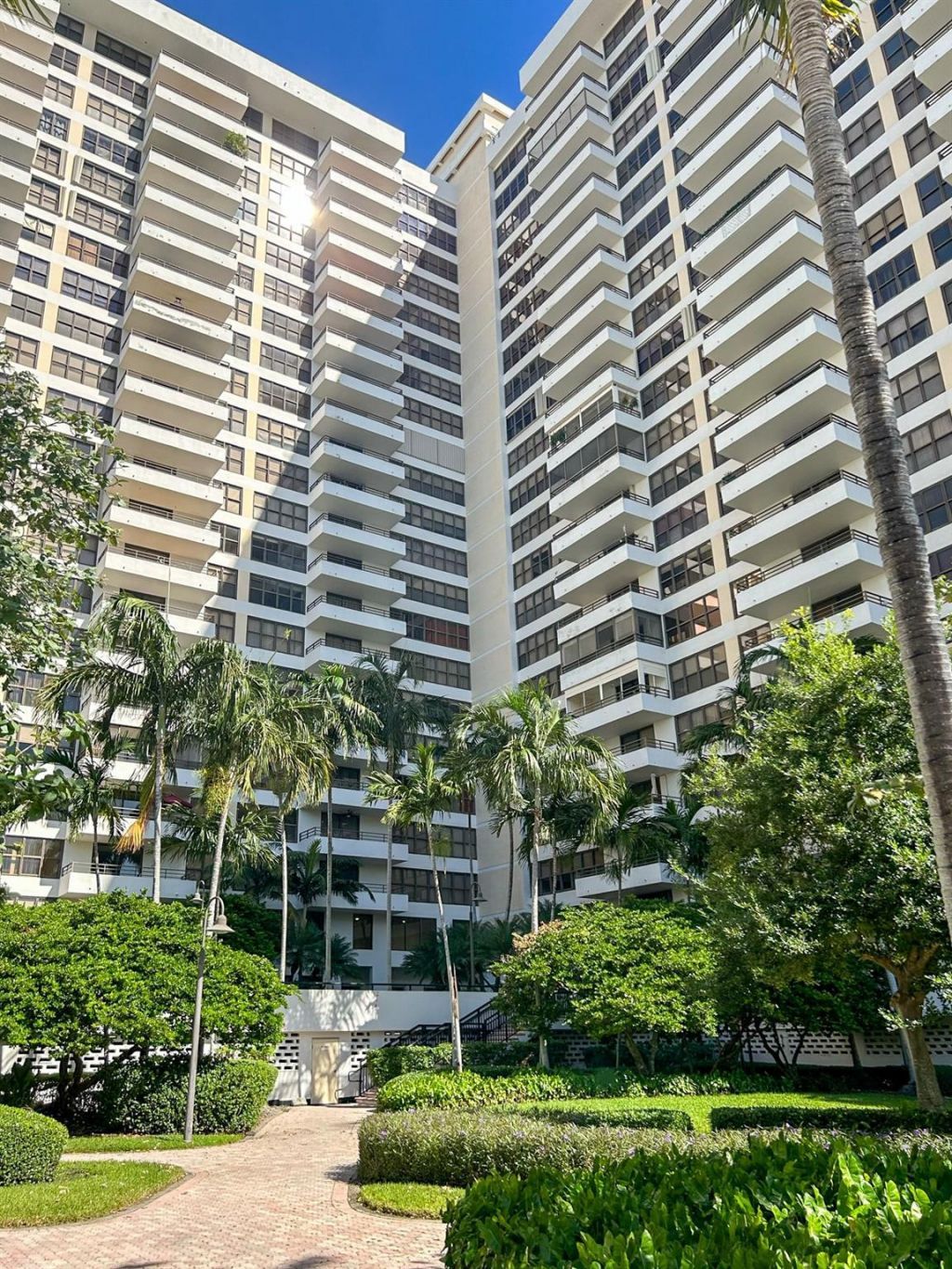 2500 Parkview Drive, Unit 615, Hallandale Beach, FL 33009 Photo