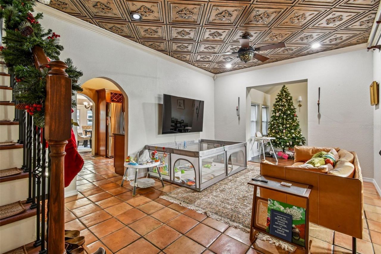 945 11th Street N, Saint Petersburg, FL 33705 Photo