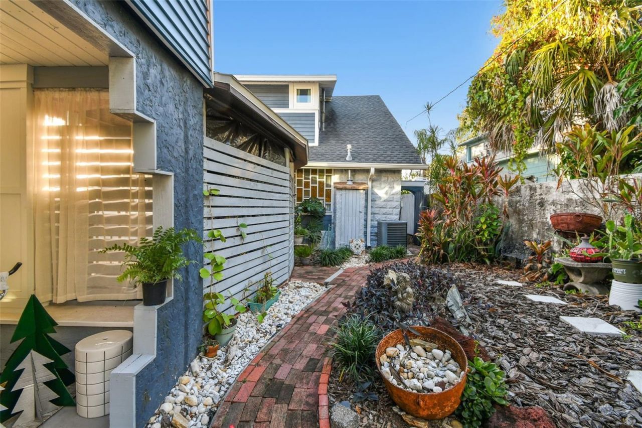 945 11th Street N, Saint Petersburg, FL 33705 Photo