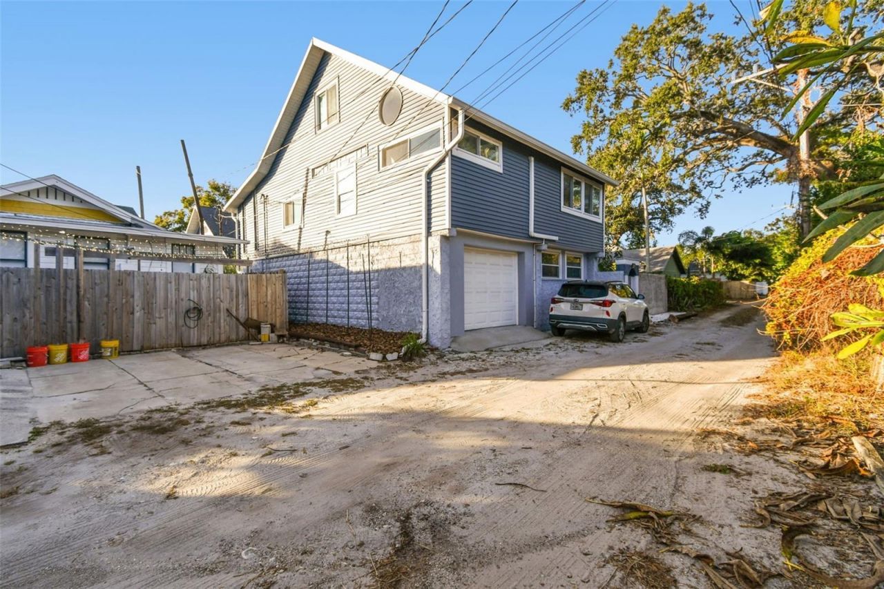 945 11th Street N, Saint Petersburg, FL 33705 Photo