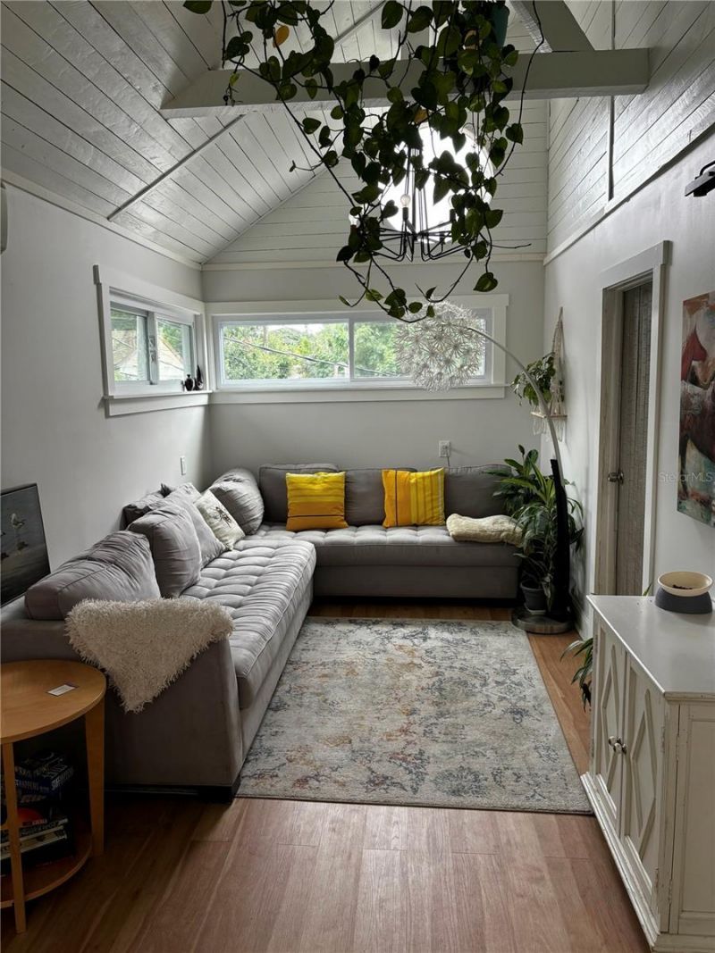 945 11th Street N, Saint Petersburg, FL 33705 Photo