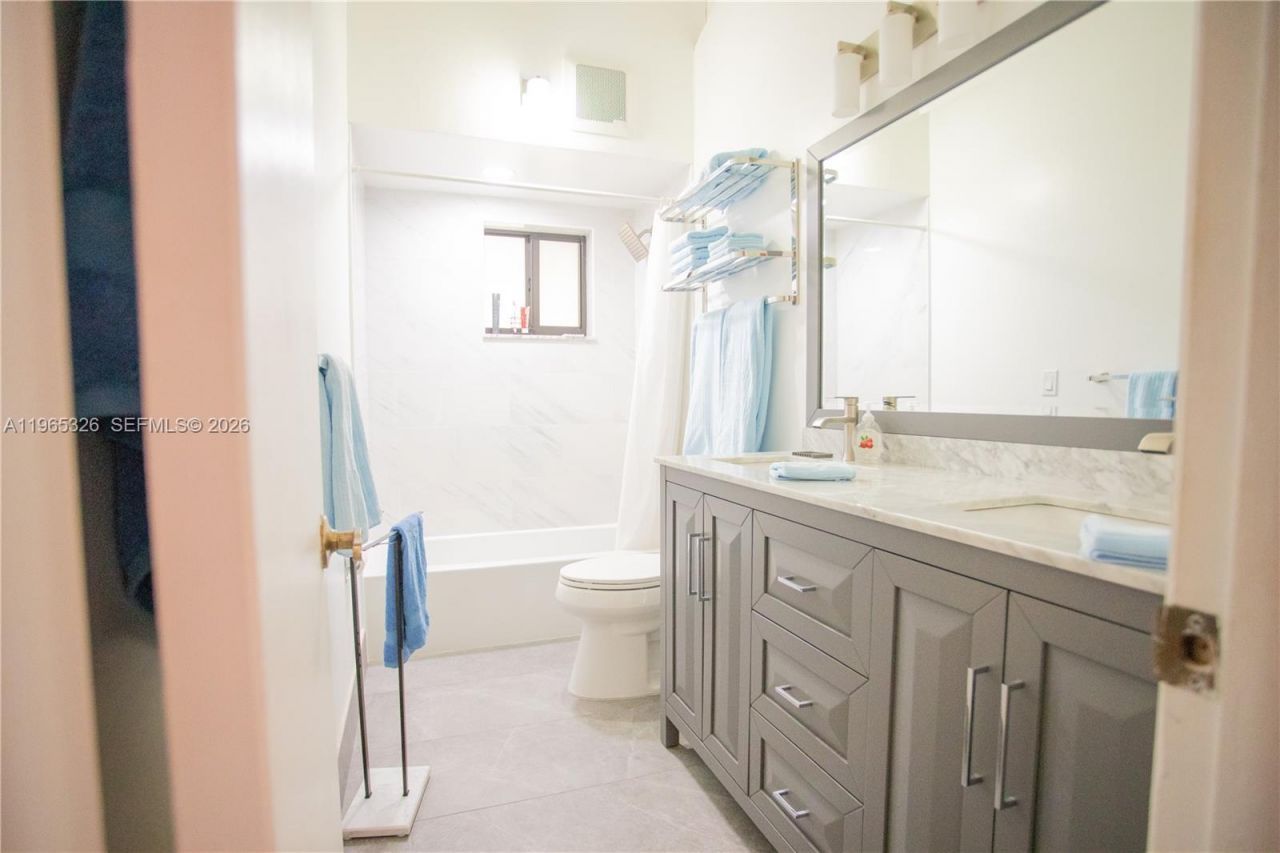 523 Leslie Dr, Hallandale Beach, FL 33009 Photo