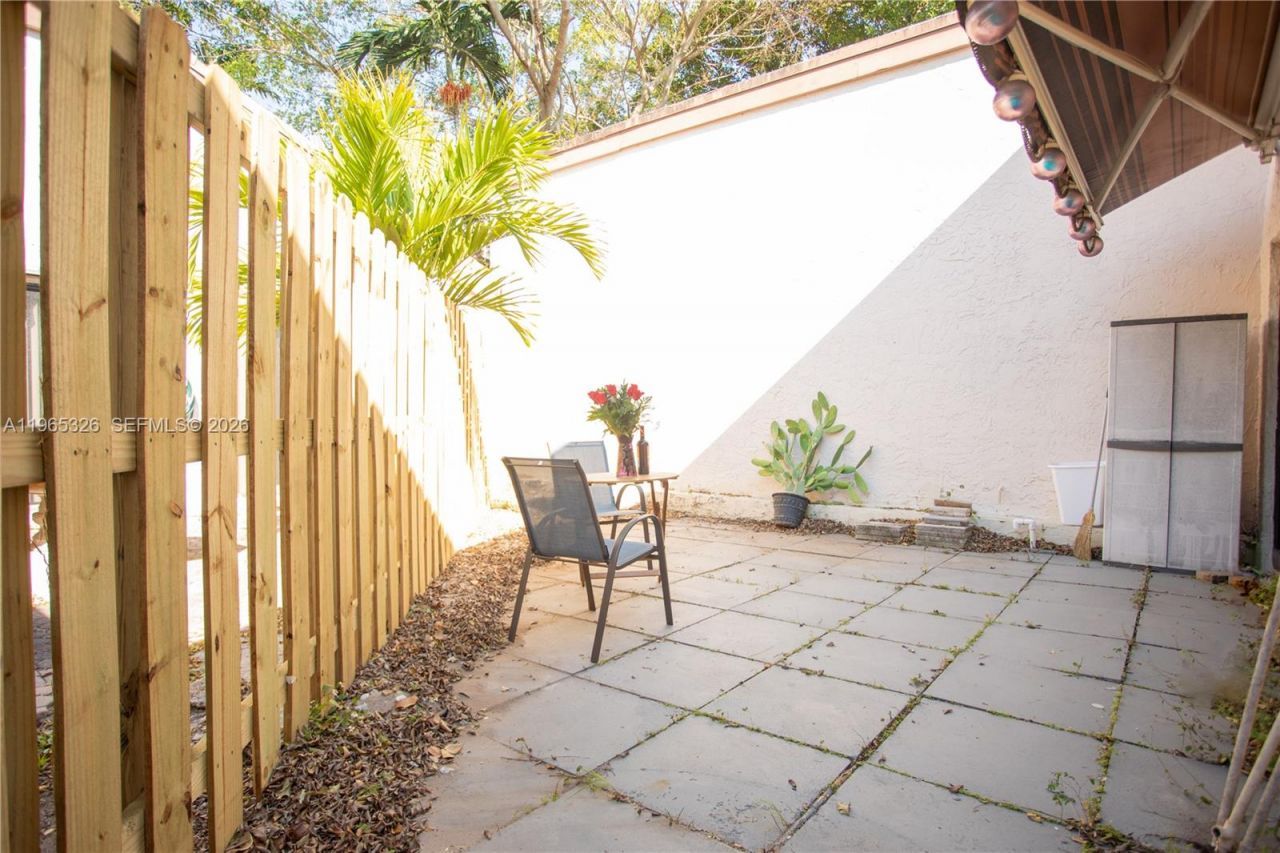 523 Leslie Dr, Hallandale Beach, FL 33009 Photo