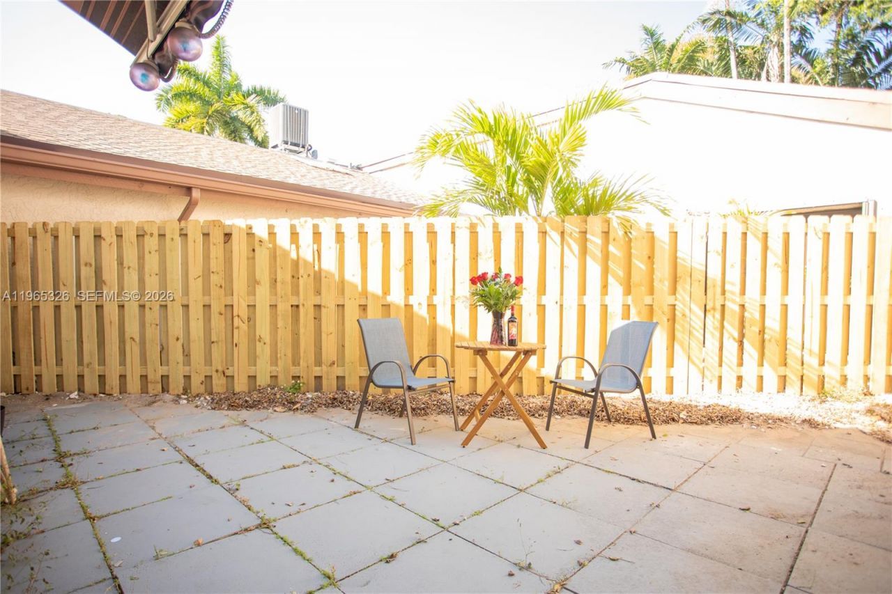 523 Leslie Dr, Hallandale Beach, FL 33009 Photo