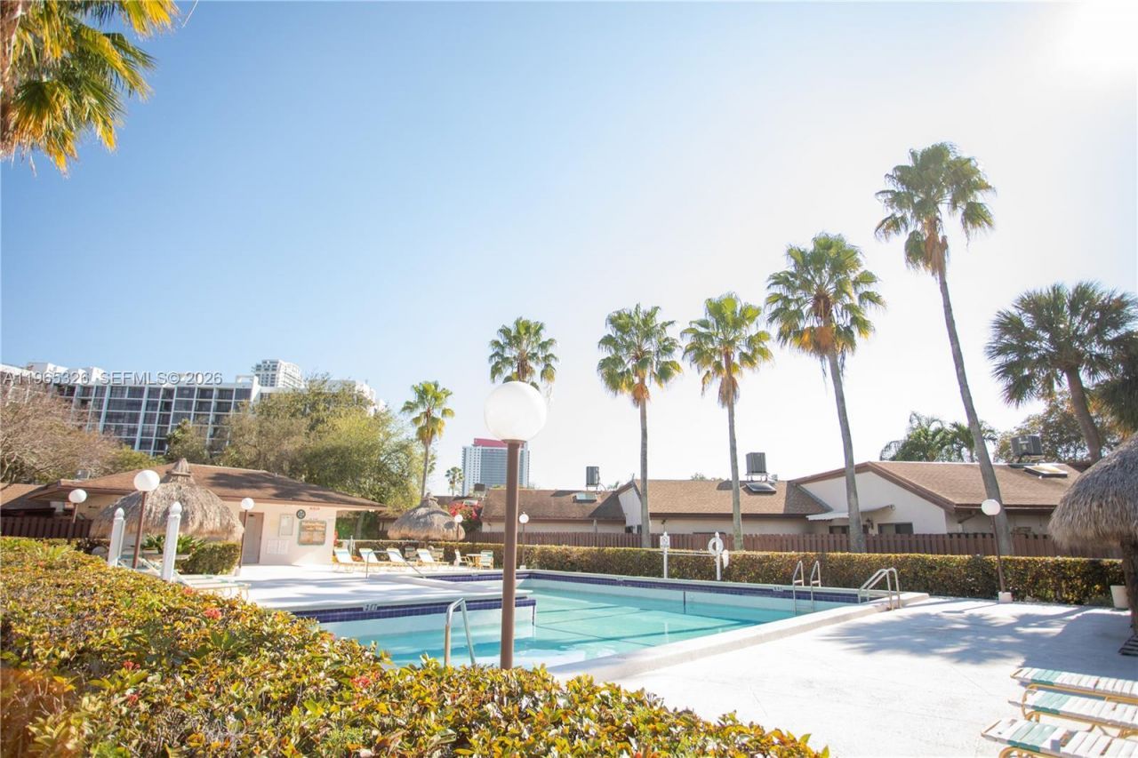 523 Leslie Dr, Hallandale Beach, FL 33009 Photo