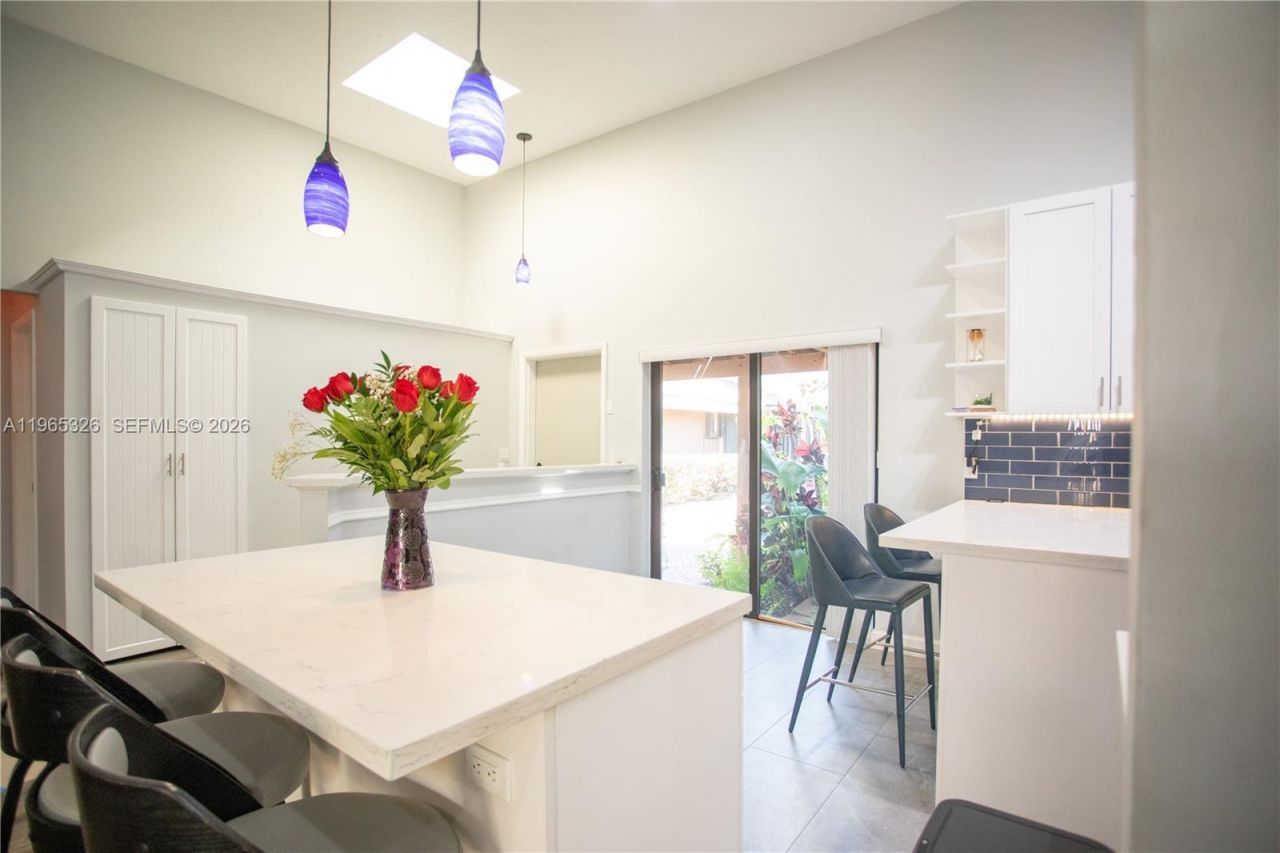 523 Leslie Dr, Hallandale Beach, FL 33009 Photo