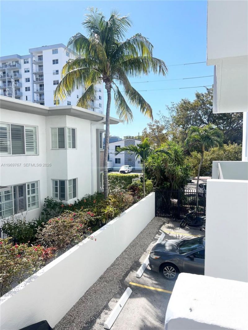 6937 Bay Dr, Unit 210, Miami Beach, FL 33141 Photo