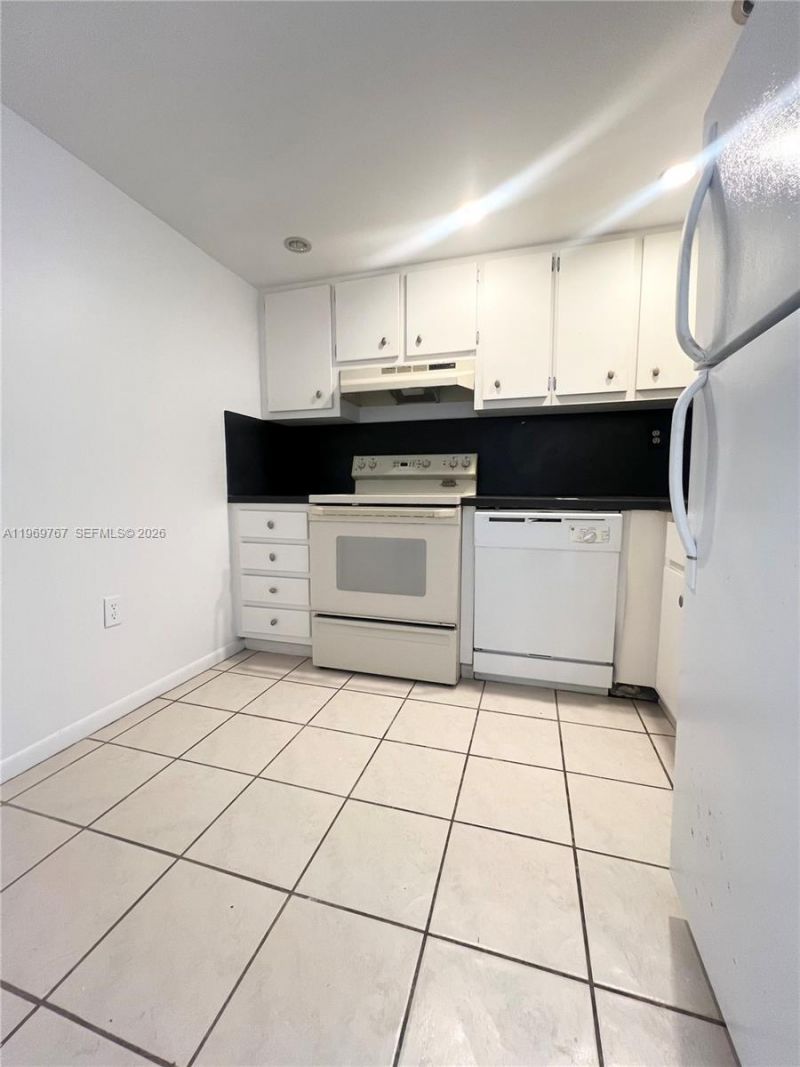 6937 Bay Dr, Unit 210, Miami Beach, FL 33141 Photo
