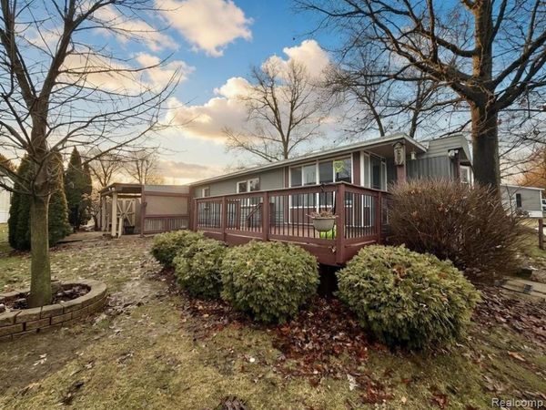 277 Glengarry Ct. W, Highland Twp, MI 48357