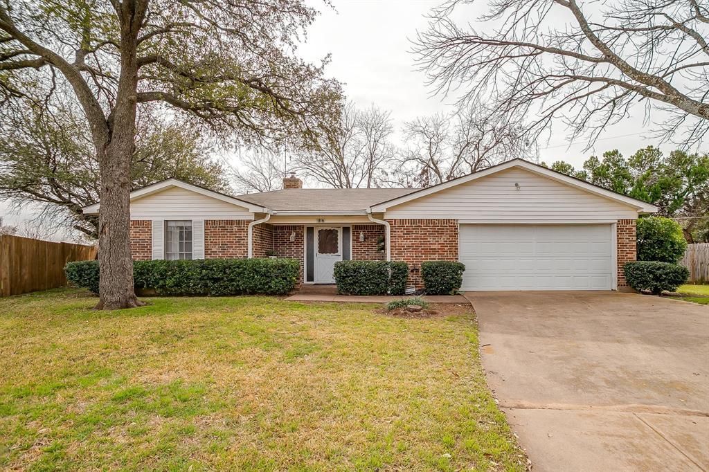1116 Heather Court, Benbrook, TX 76126 Main Photo