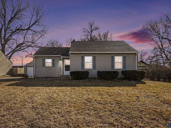 2105 W 21St St, Sioux Falls, SD 57105