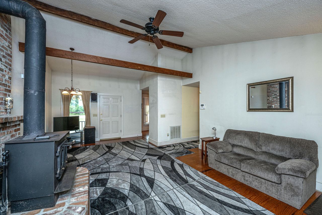 3279 Wire Road Photo 8