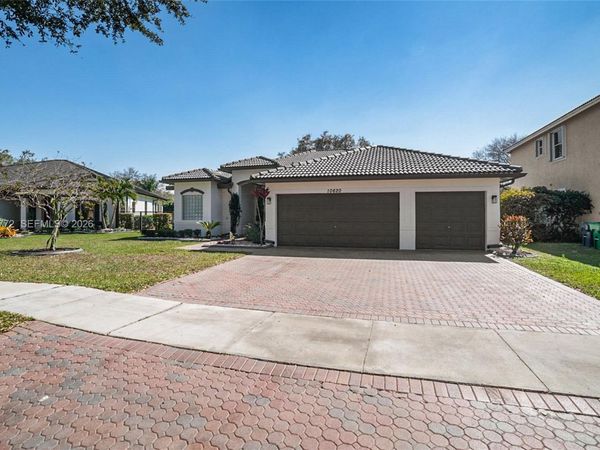 10620 NW 56th Ct, Coral Springs, FL 33076