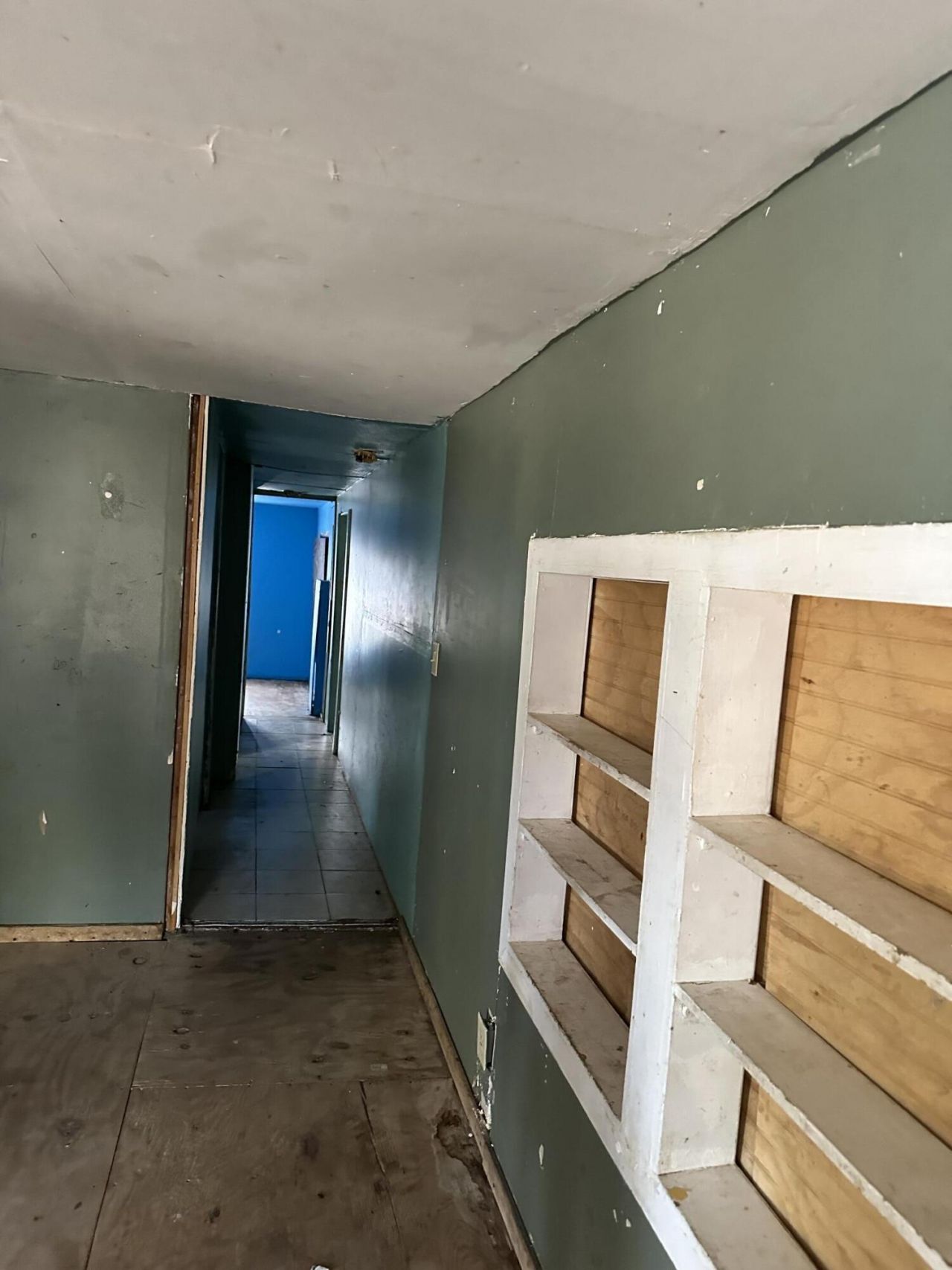 1645 Cuffy Lane Photo 9