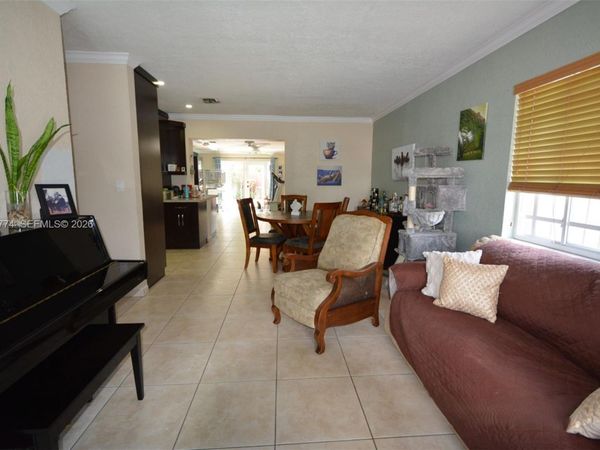 890 E 38th St , Hialeah, FL 33013