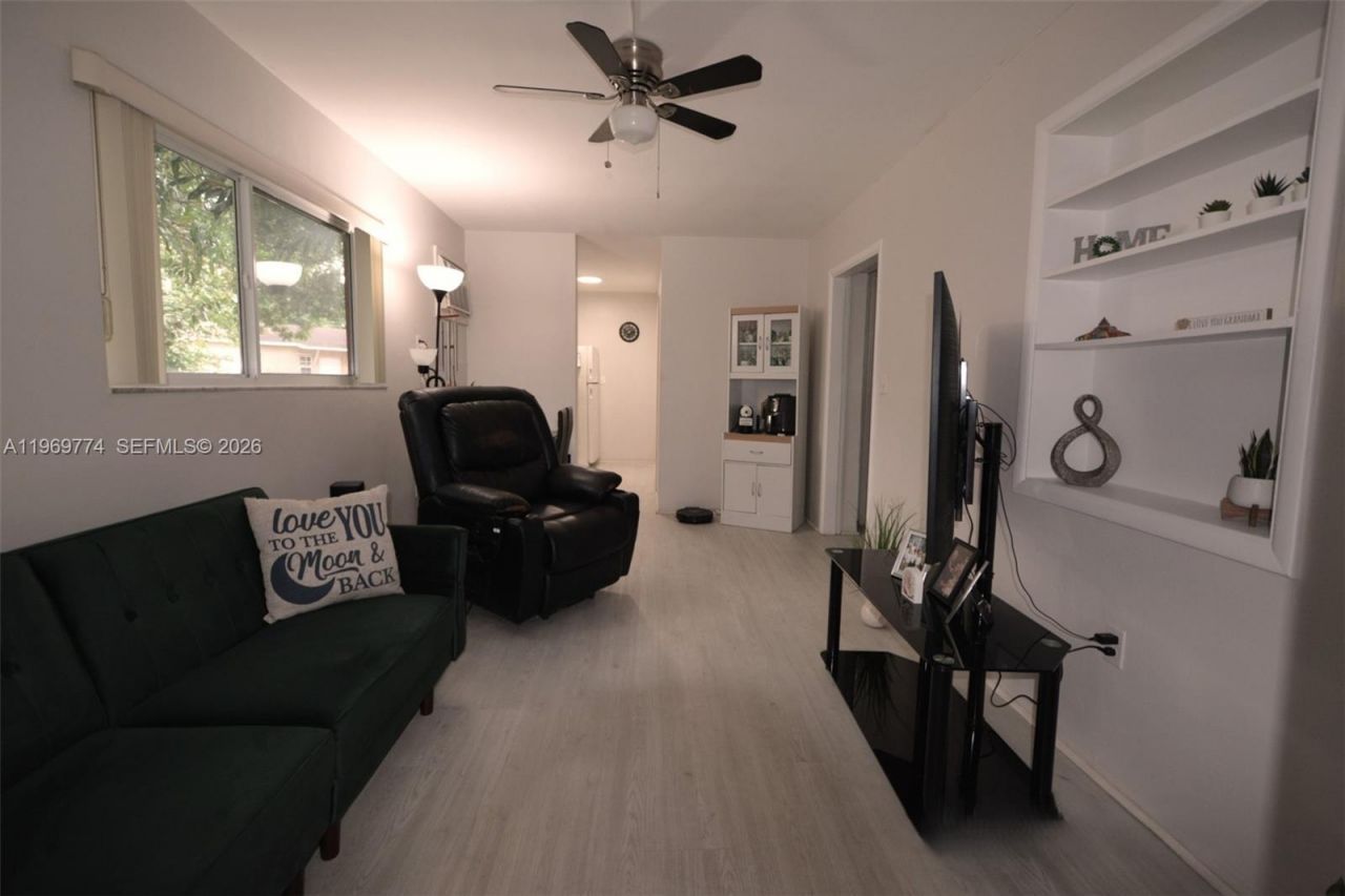 890 E 38th St , Hialeah, FL 33013 Photo