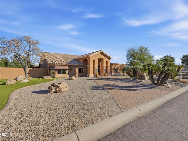 5332 W MISTY WILLOW Lane, Glendale, AZ 85310