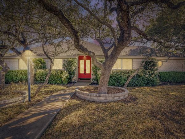 122 Tallstar DR, Lakeway, TX 78734