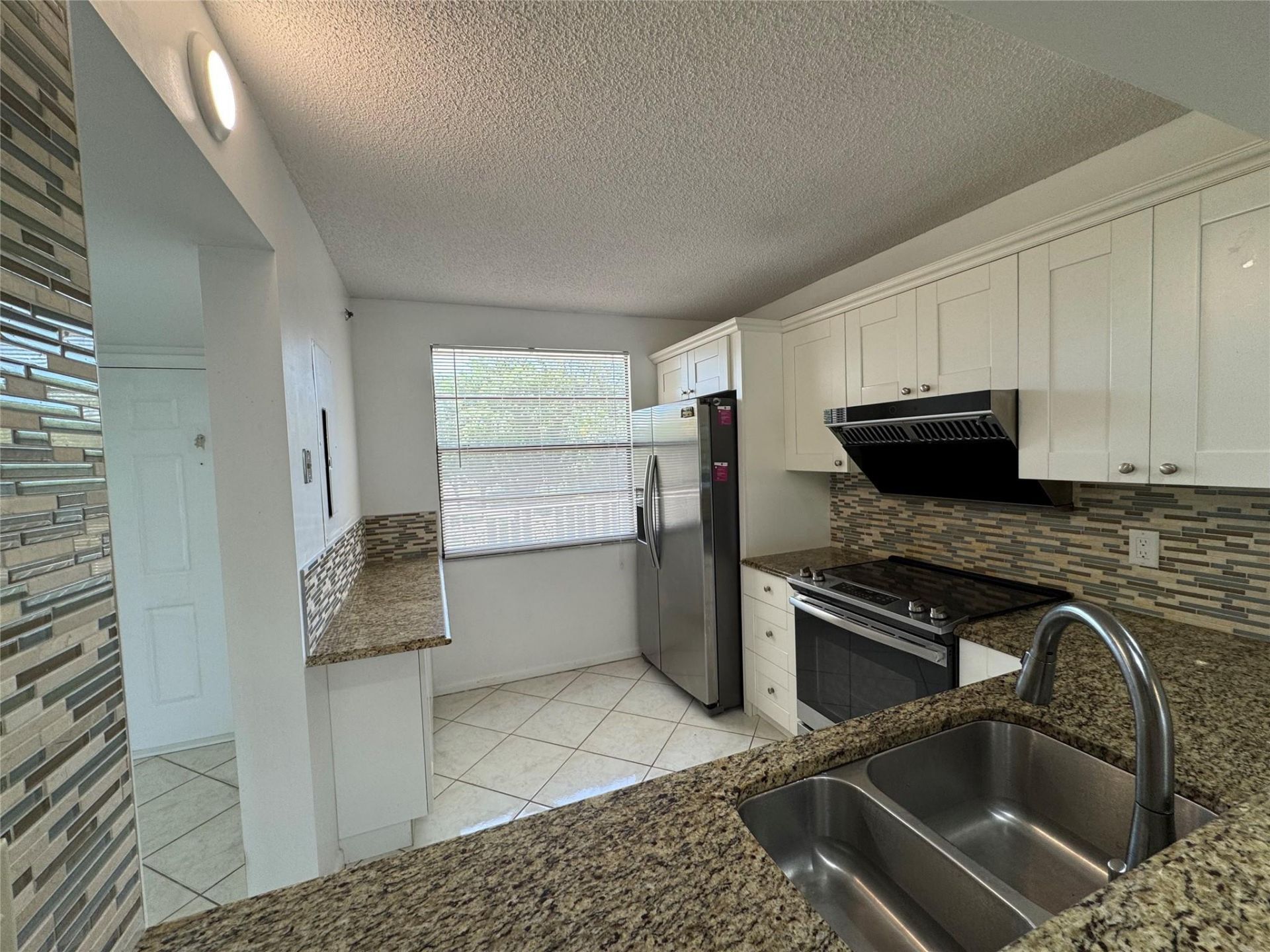 6121 Balboa Circle, Unit 306, Boca Raton, FL 33433 Photo