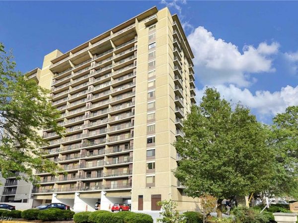 12500 Edgewater Drive, Unit 1202, Lakewood, OH 44107