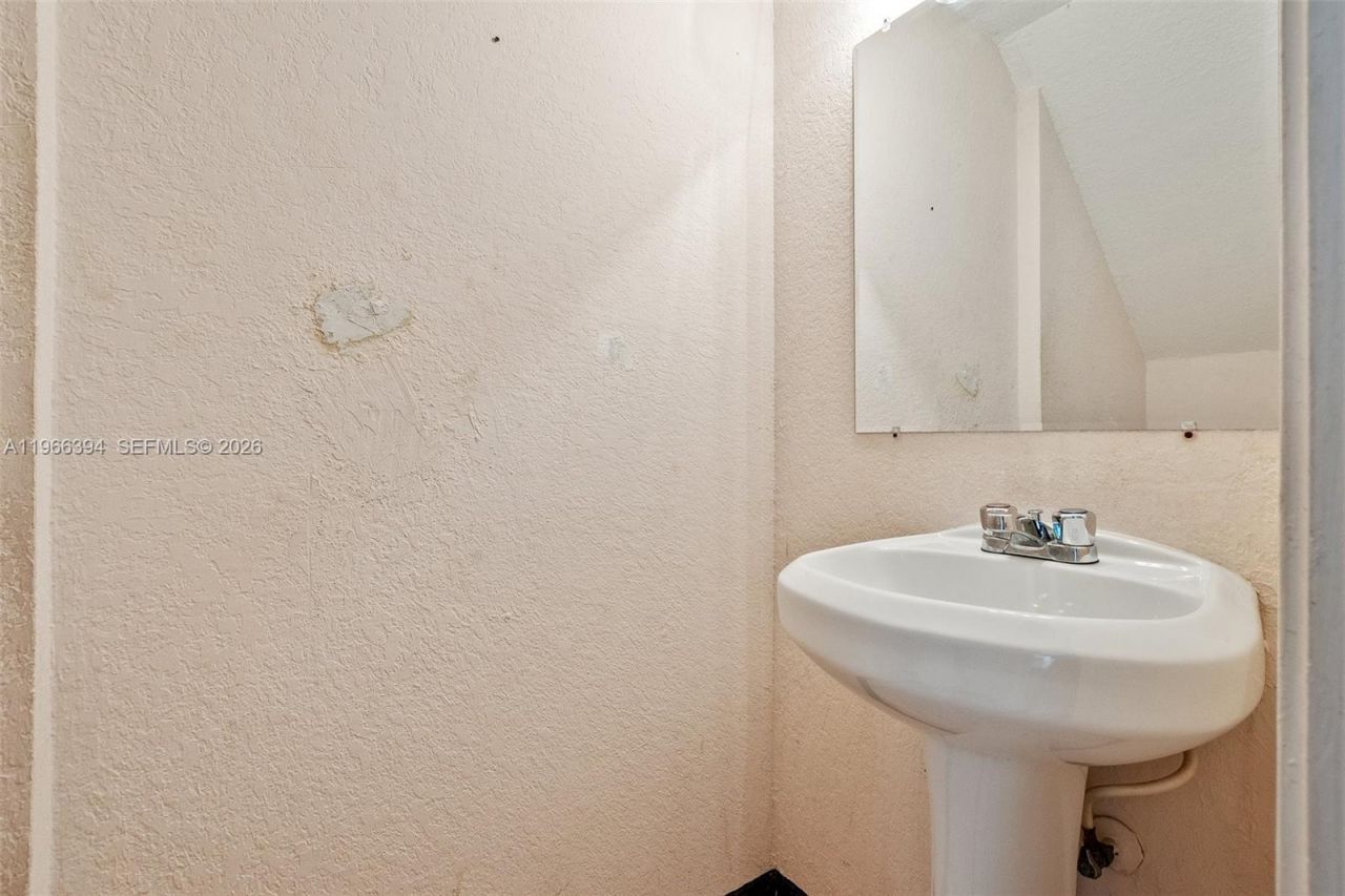 833 NW 82nd Ave , Unit 6, Plantation, FL 33324 Photo