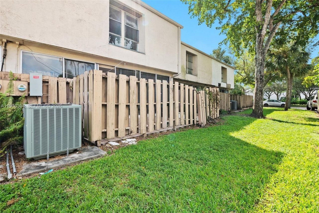 833 NW 82nd Ave , Unit 6, Plantation, FL 33324 Photo