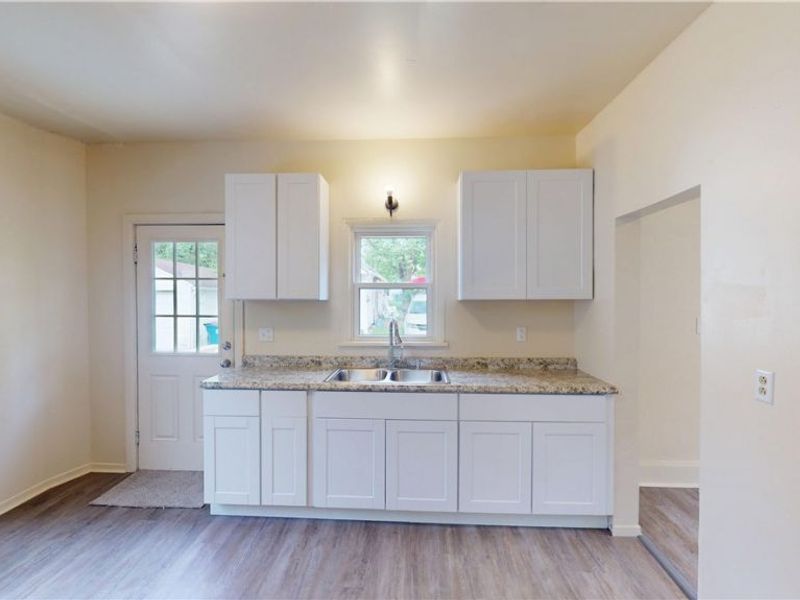 210 Perry Street, Unit Front, Struthers, OH 44471 Photo 8